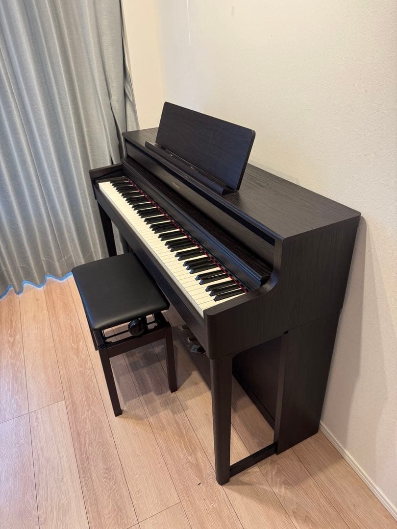 Roland Keyboards Digital Pianos Hp-704