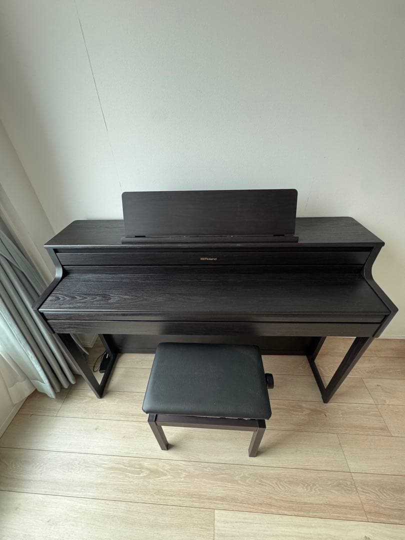 Roland Keyboards Digital Pianos Hp-704