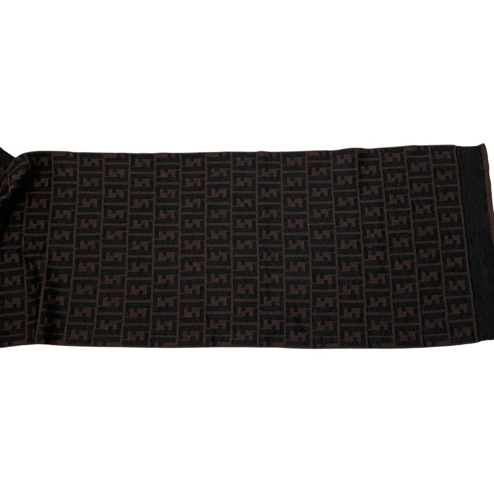 Écharpe Fendi utilisée