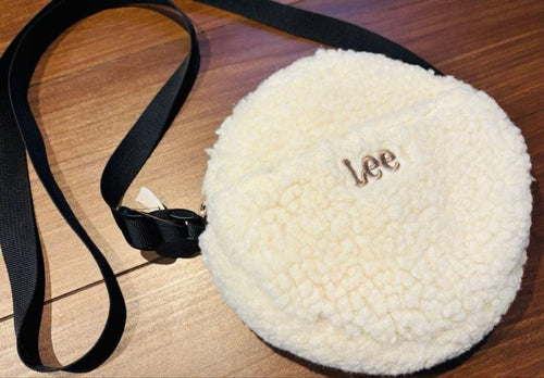 Lee Shoulder Bag Anysis
