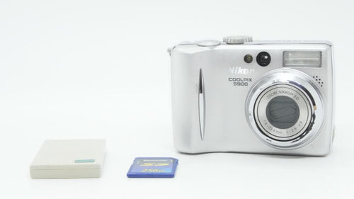 Compact Digital Camera D2022 Nikon Coolpix E5900