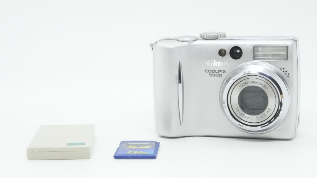 Compact Digital Camera D2022 Nikon Coolpix E5900