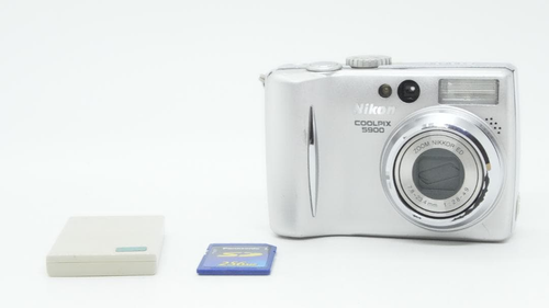 Compact Digital Camera D2022 Nikon Coolpix E5900