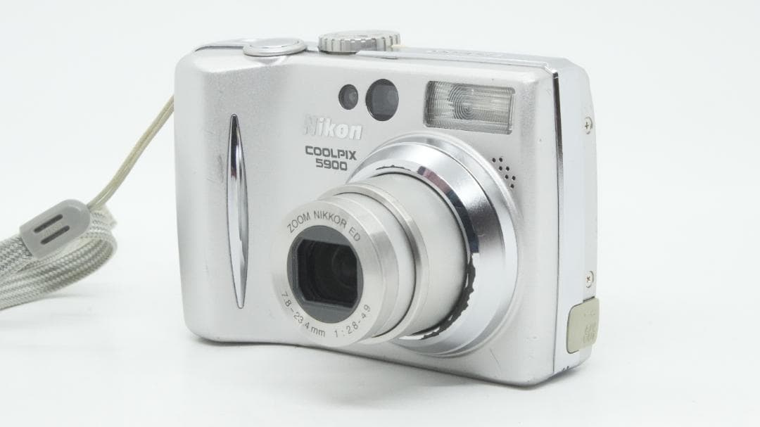 Compact Digital Camera D2022 Nikon Coolpix E5900