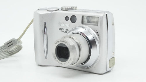Compact Digital Camera D2022 Nikon Coolpix E5900