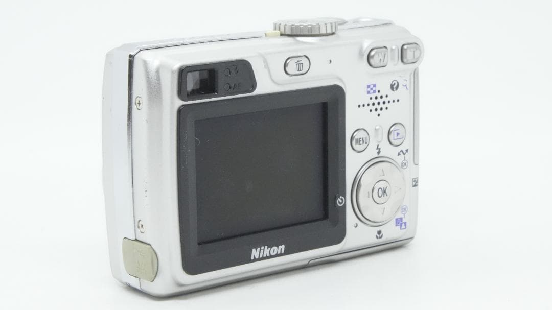 Compact Digital Camera D2022 Nikon Coolpix E5900