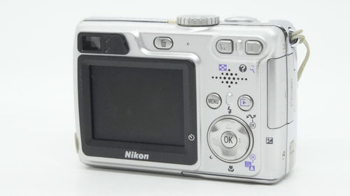 Compact Digital Camera D2022 Nikon Coolpix E5900