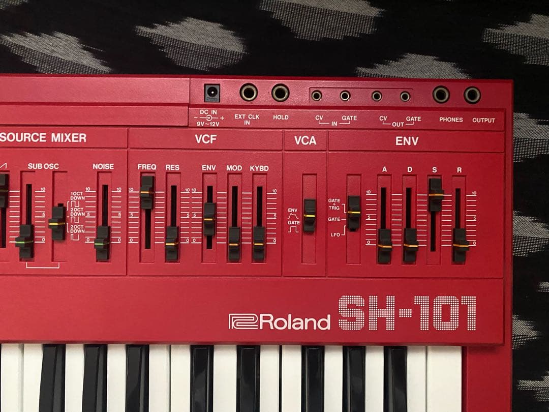 Roland Analog Synthesizer Sh-101