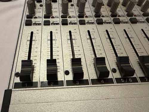 Behringer Other Eurorack Mx1604A