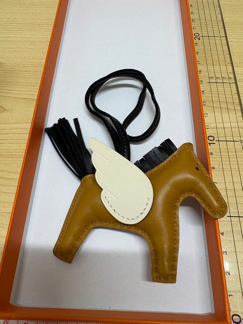 Charms PM Z (2021 Hermes)