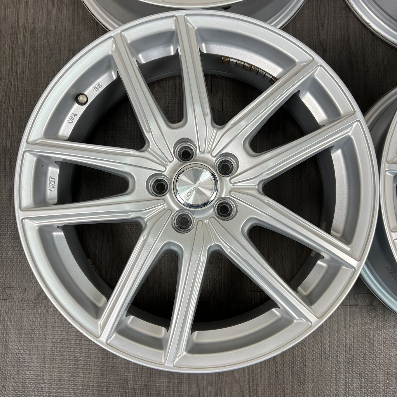 Bridgestone 17 Inches Goodyear 195/60R17 #439S40925