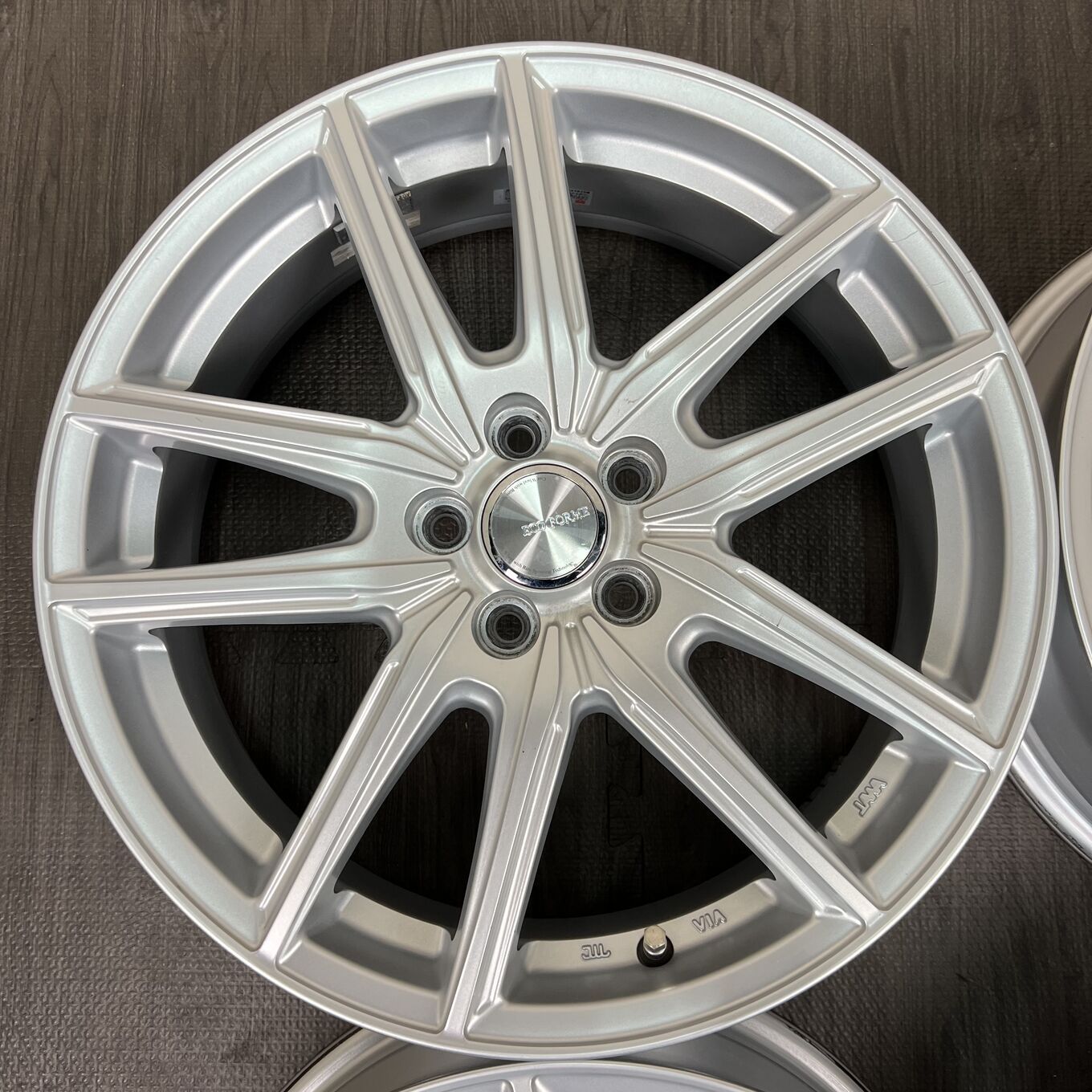 Bridgestone 17 Inches Goodyear 195/60R17 #439S40925