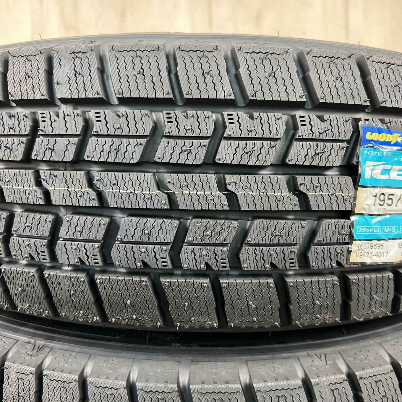 Bridgestone 17 Inches Goodyear 195/60R17 #439S40925
