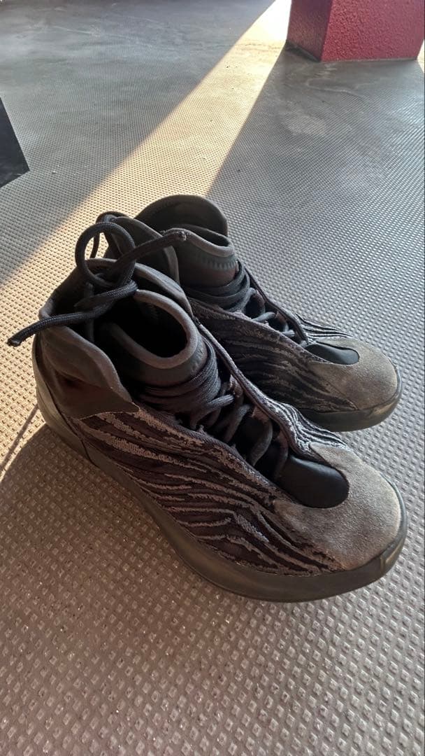 Adidas Sneakers Yeezy Qntm Onyx