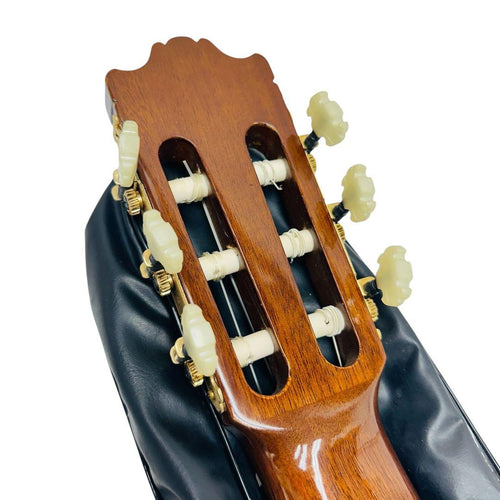 Classical Guitars Yamaha C-200