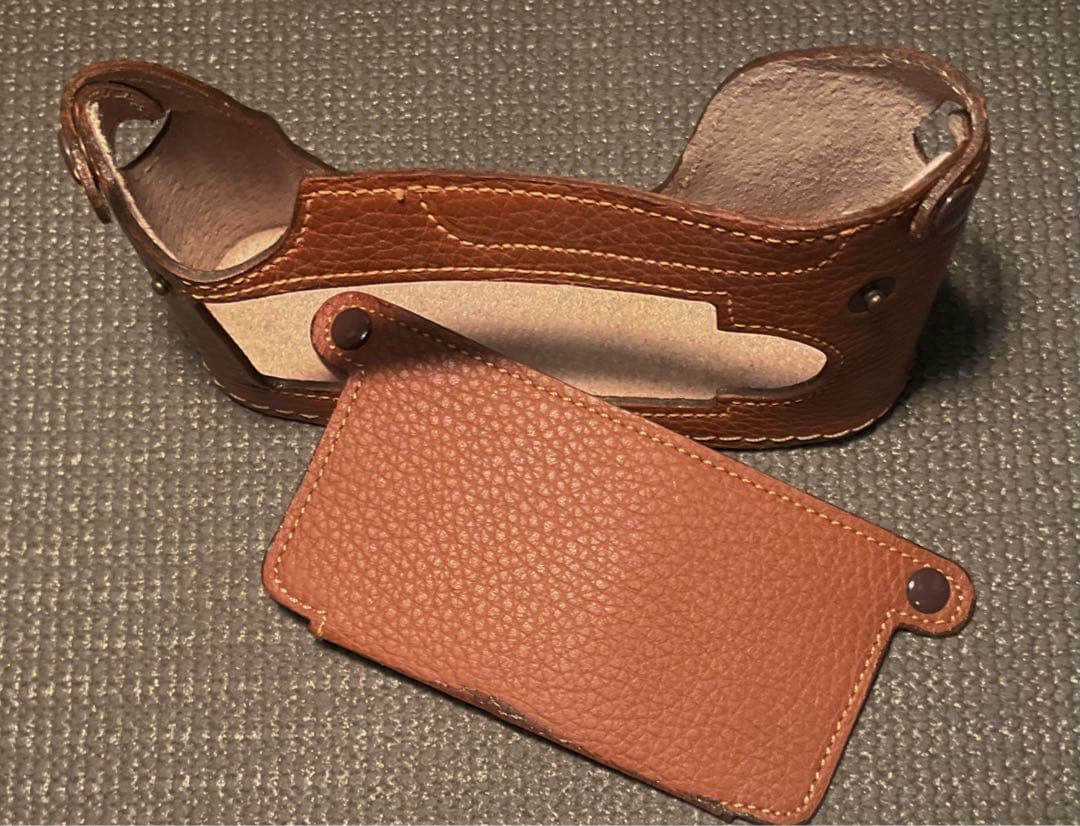 Camera Cases M8,9 Angelo Pelle Italy