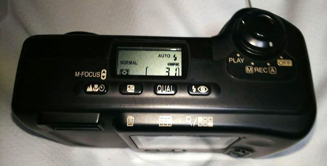 Nikon Compact Digital Camera Coolpix 700