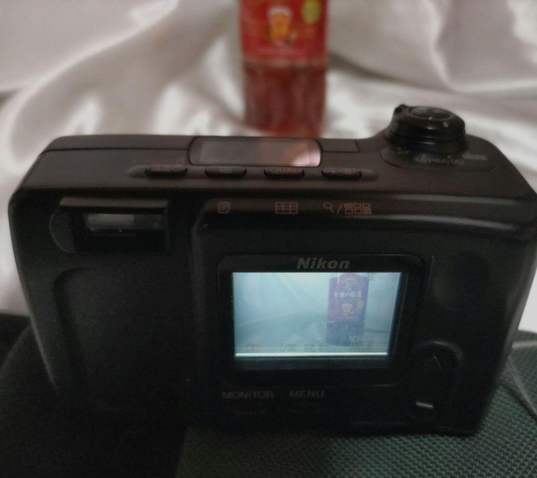 Nikon Compact Digital Camera Coolpix 700