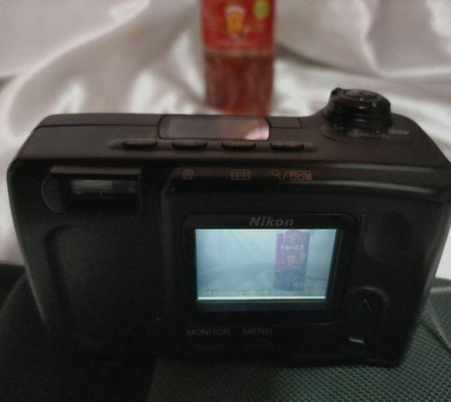 Nikon Compact Digital Camera Coolpix 700