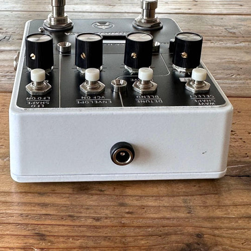 Guitar Effector The Multiwave Mega Synthesizer