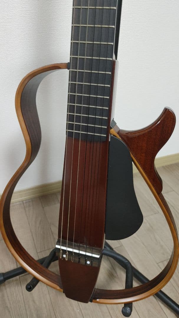 Classical Guitars Yamaha Slg200N