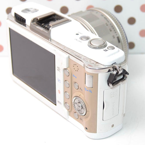 Olympus Mirrorless Interchangeable Lips P1