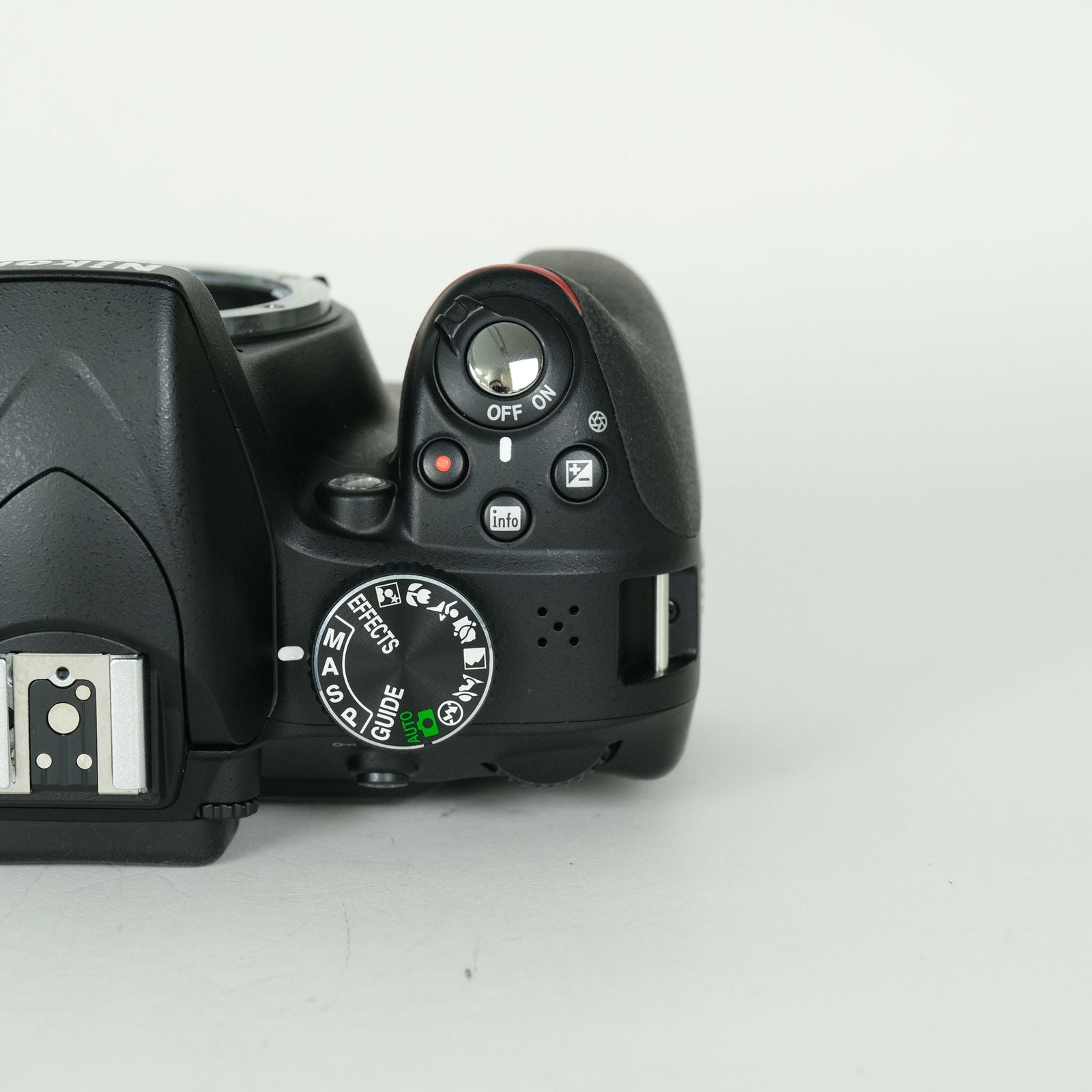 Nikon Digital Slr 2,404 D3300 F
