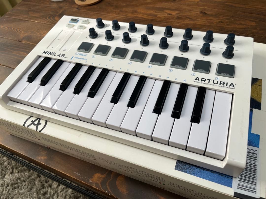Midi Keyboards Pads Arturia Minilab Mkii White