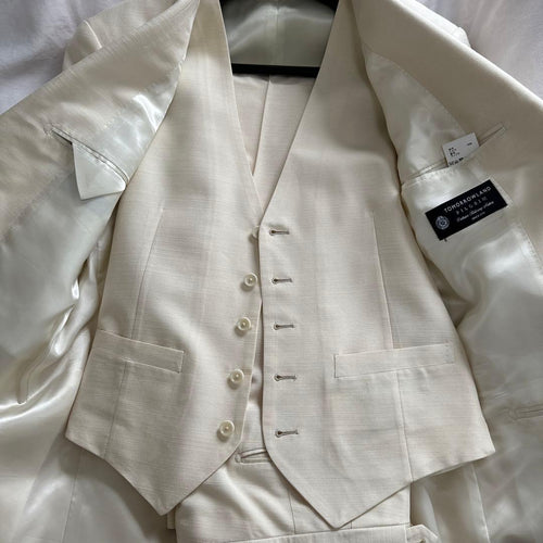 Tomorrowland Tuxedos 46