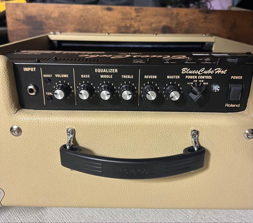 Roland Guitar Amplifiers Blues Cube Hot 30W