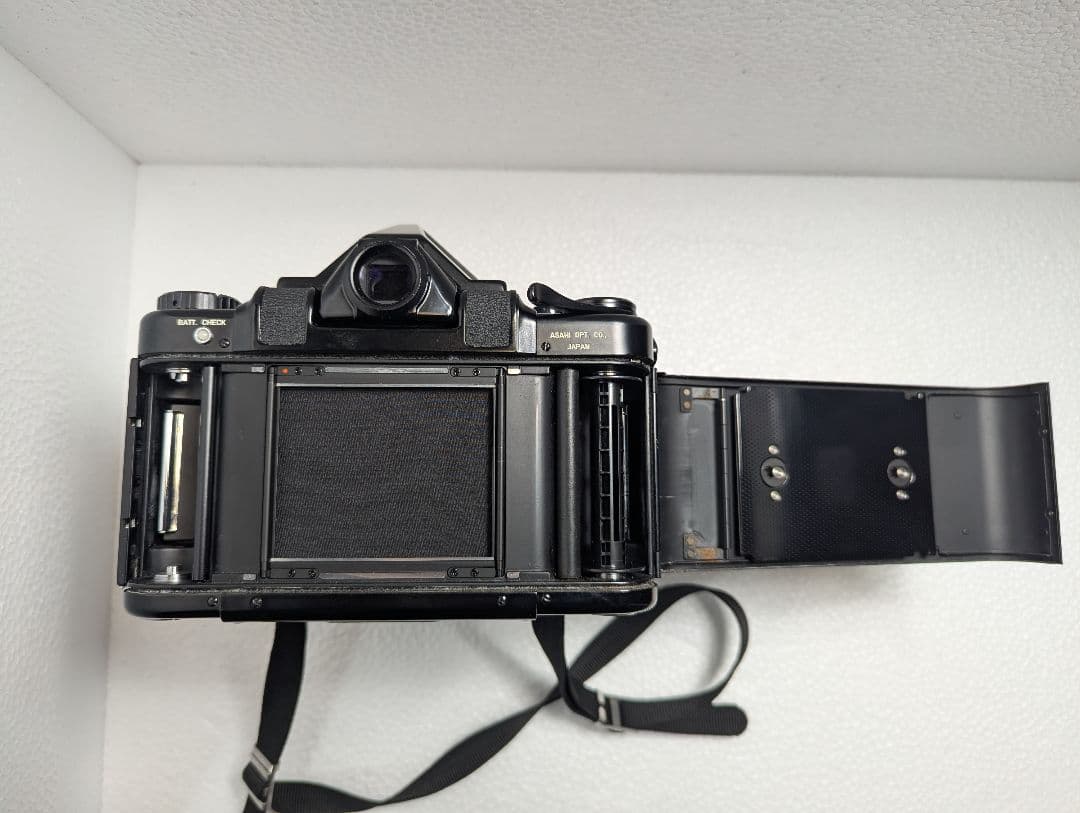 Large -Size Medium Format Camera (Film) Asahi Pentax 67