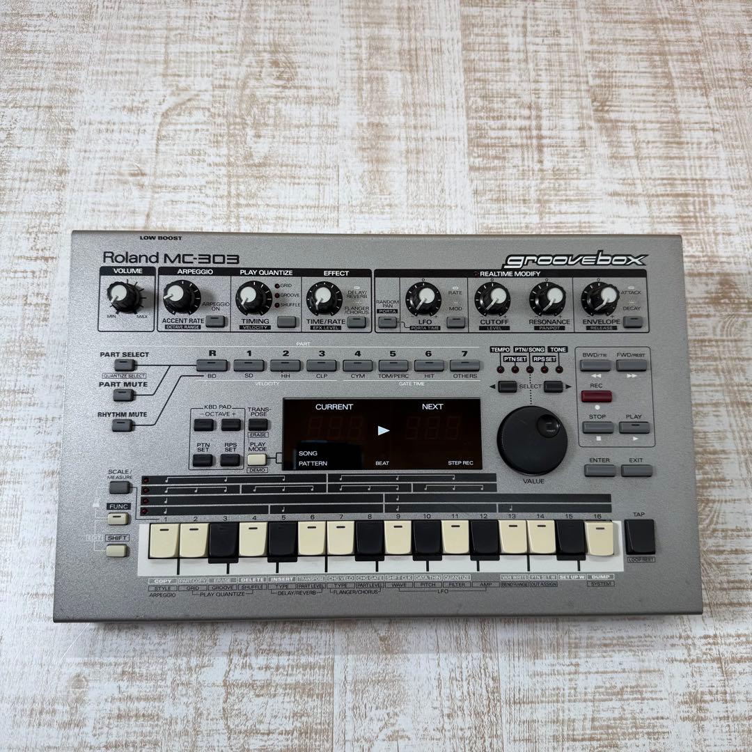 Roland Analog Synthesizer Mc-303 Groovebox