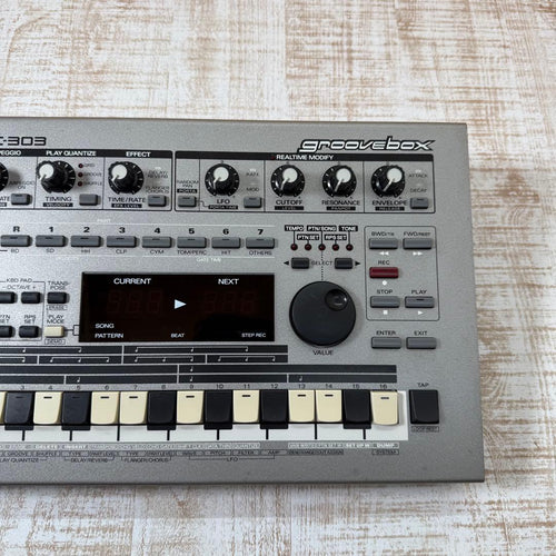 Roland Analog Synthesizer Mc-303 Groovebox