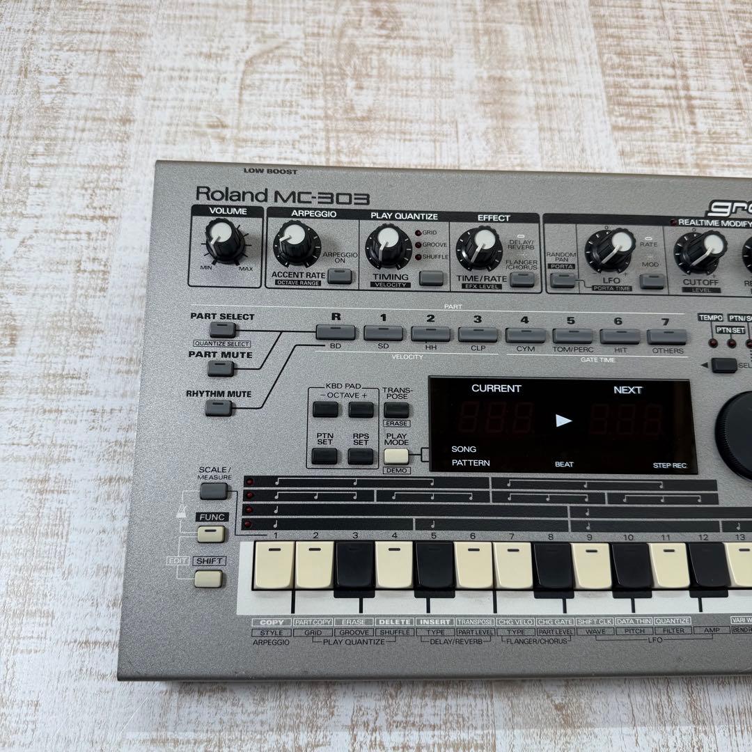 Roland Analog Synthesizer Mc-303 Groovebox