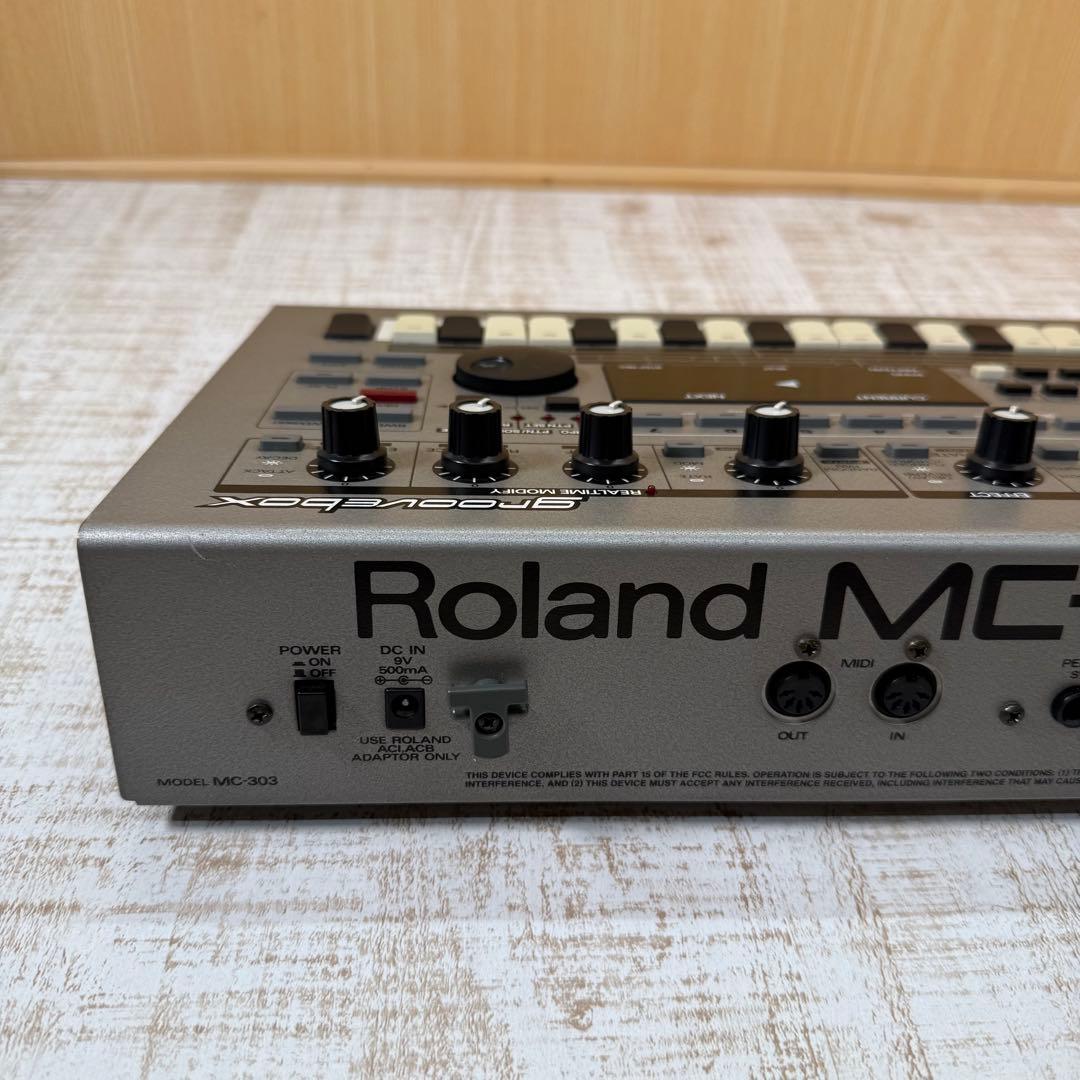 Roland Analog Synthesizer Mc-303 Groovebox