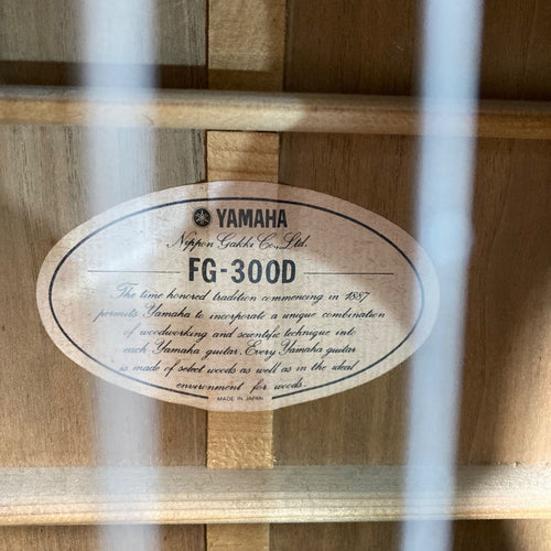 Acoustic Guitar Yamaha Fg-300D