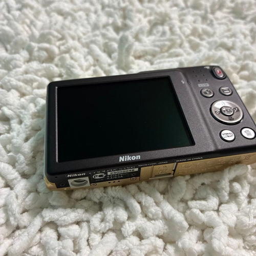 Nikon Compact Digital Camera Coolpix S3300 Sd8Gb