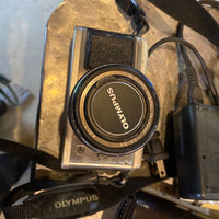 Mirrorless Interchangeable Lens Cameras Olympus E-P1 M.Zuiko 14-42Mm