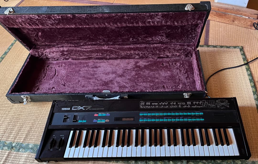 Yamaha Analog Synthesizer Dx7 .Grey Matter