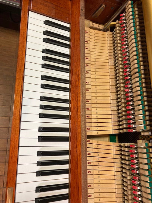 Yamaha Uplight Piano W104