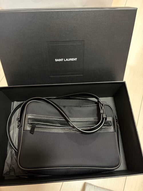 Saint Laurent Paris Shoulder Bags