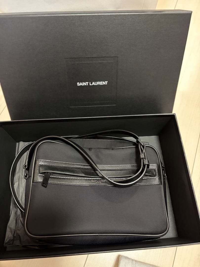 Saint Laurent Paris Shoulder Bags