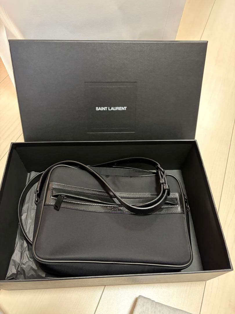 Saint Laurent Paris Shoulder Bags