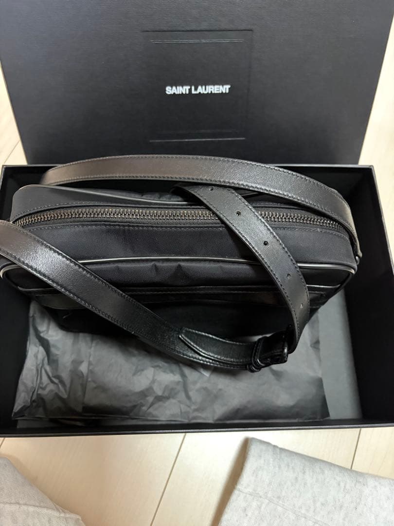Saint Laurent Paris Shoulder Bags