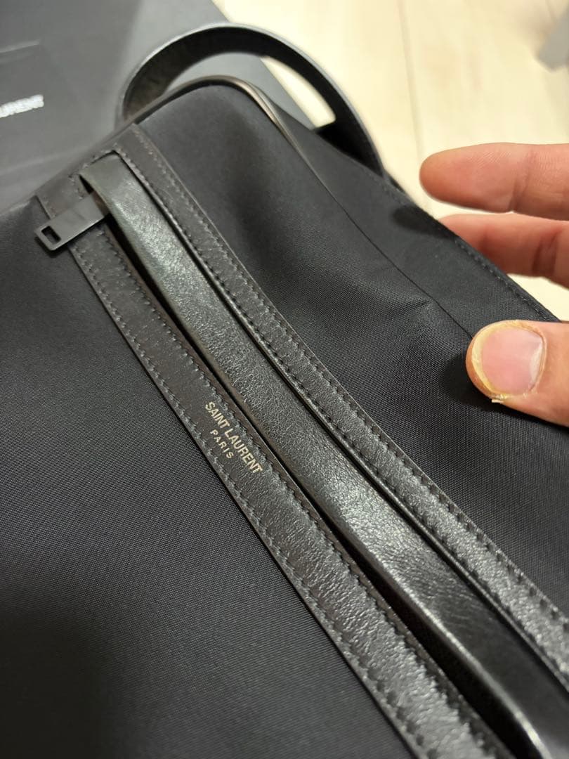 Saint Laurent Paris Shoulder Bags