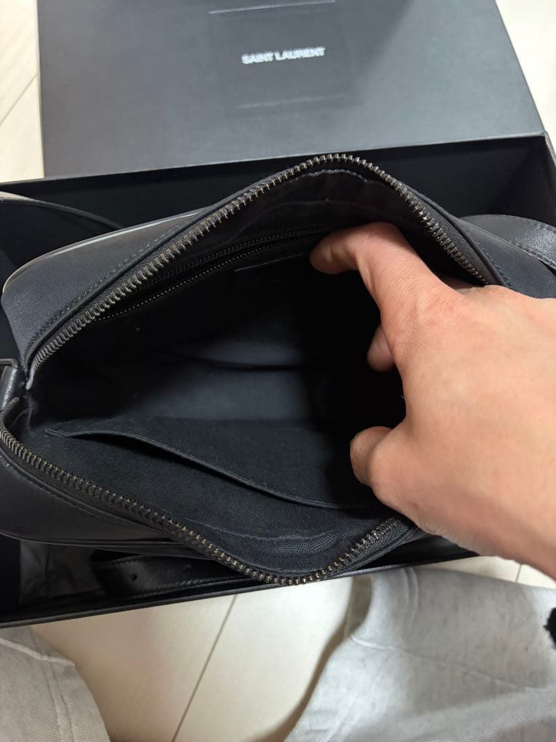 Saint Laurent Paris Shoulder Bags