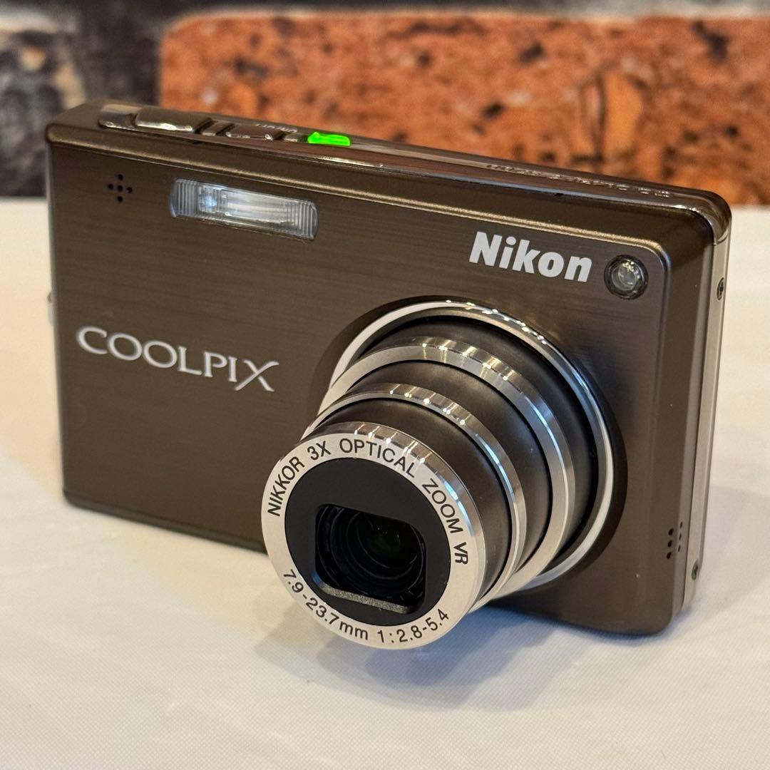Nikon Compact Digital Camera Coolpix S700