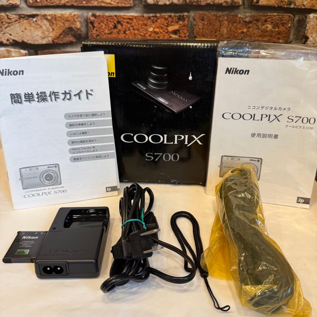Nikon Compact Digital Camera Coolpix S700