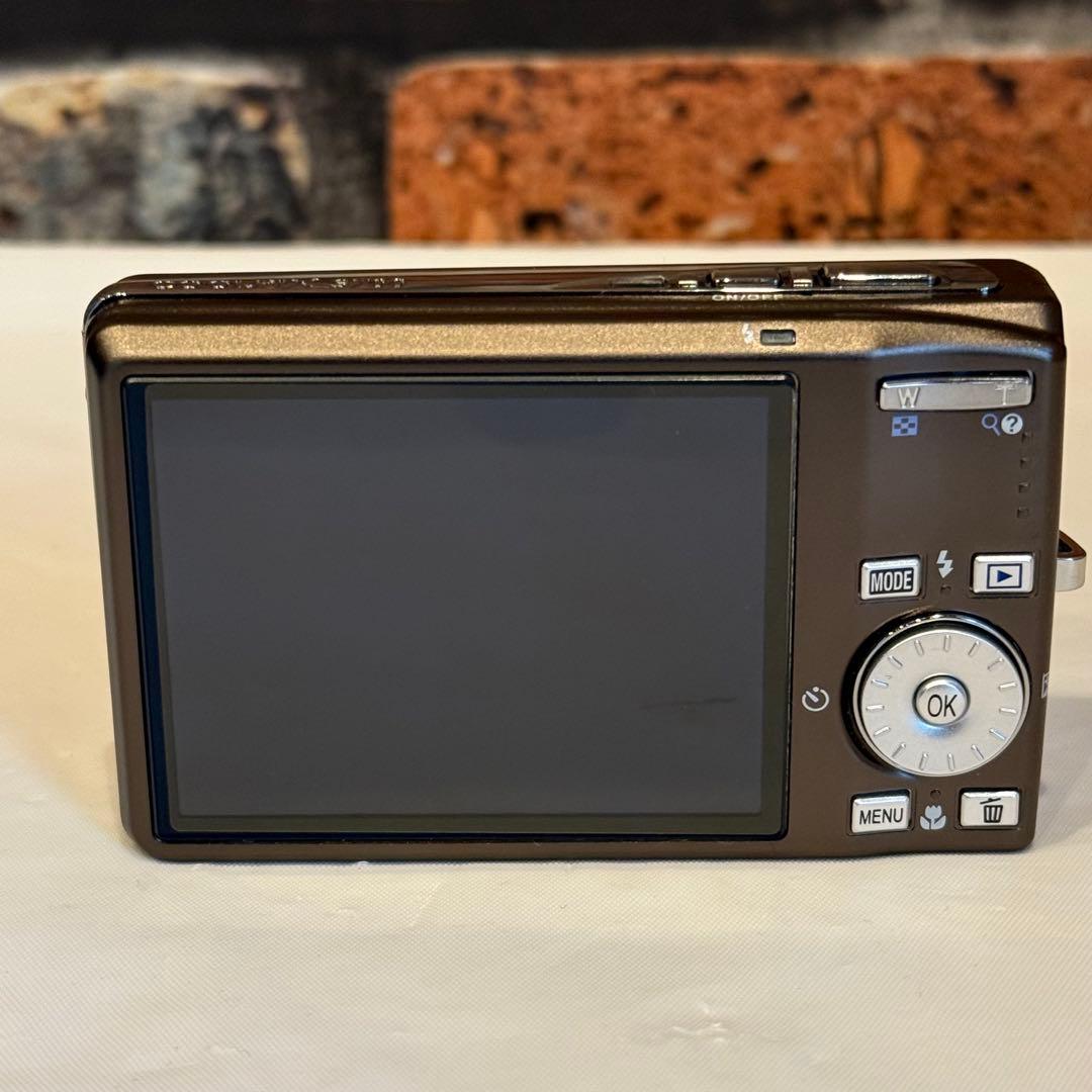 Nikon Compact Digital Camera Coolpix S700