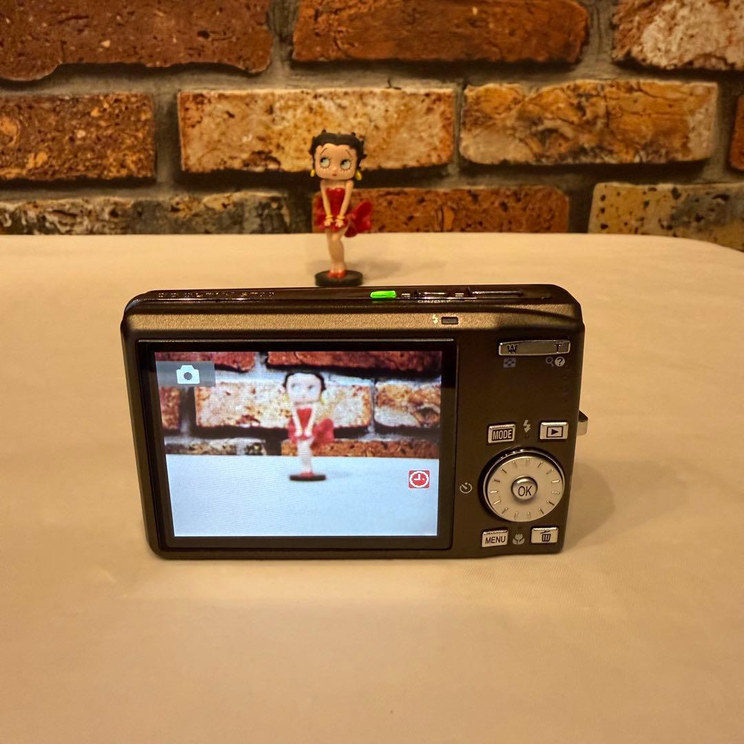Nikon Compact Digital Camera Coolpix S700